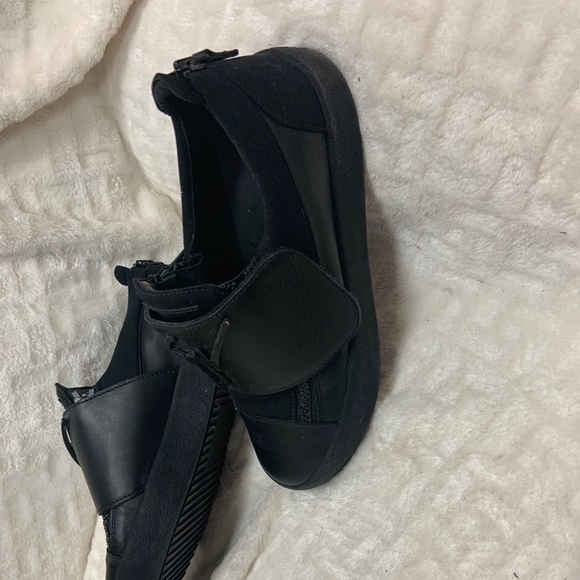 Running shoes - Picture 3 of 3